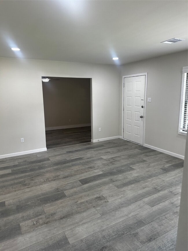 Building Photo - 11802 Leitrim Way