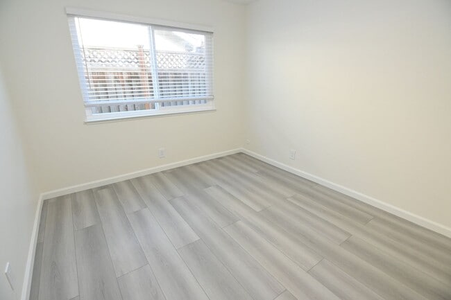 Building Photo - Beautiful 4-Bedroom, 2-bath, fully remodeled home in a prime location. Won’t Last Long!