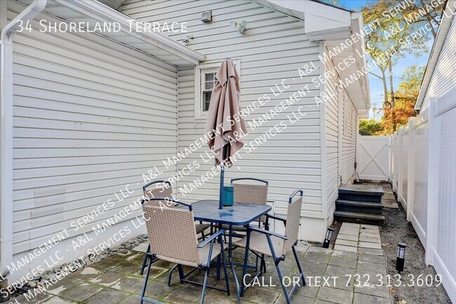 Building Photo - 34 Shoreland Terrace