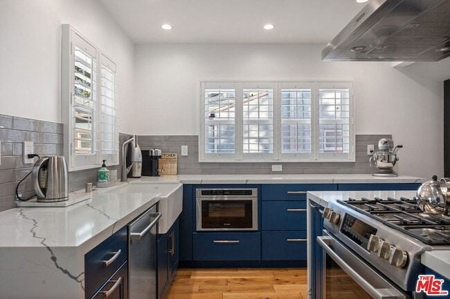 Building Photo - 6521 W 81st St