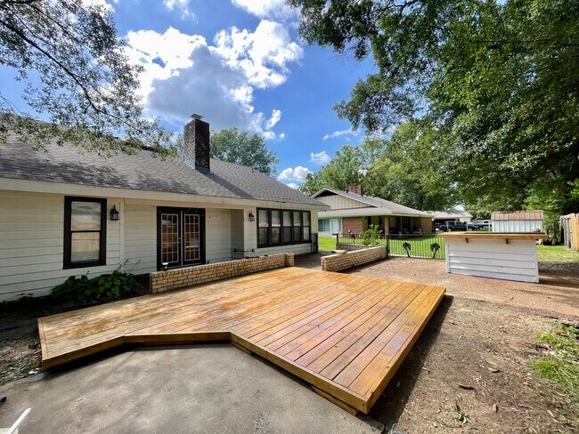 Building Photo - 1020 Mcdale Ln