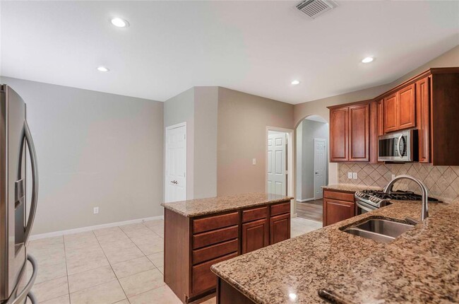 Building Photo - 6 Colewood Ct