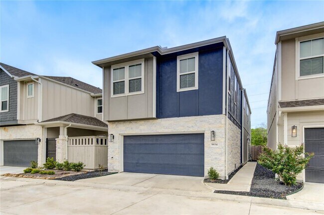 Primary Photo - 9834 Rugged Oaks Dr
