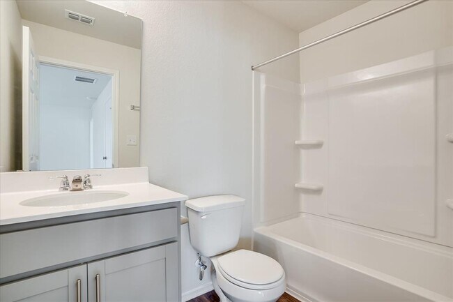 Building Photo - 851 Papaya Dr