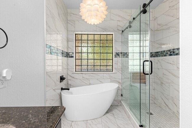 Building Photo - 5705 Fenton Ln