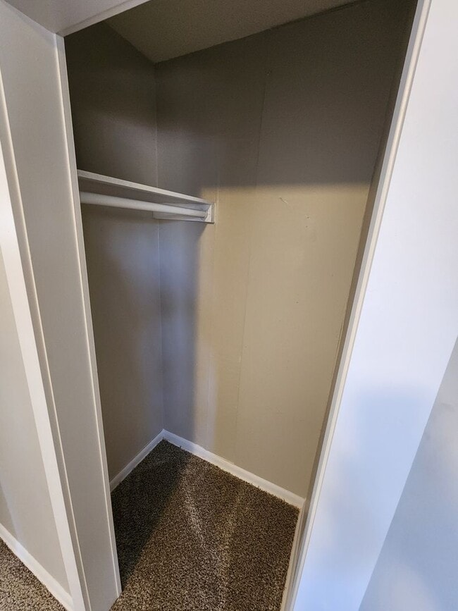 Building Photo - Spacious 3-Bedroom, 1-Bathroom Home AVAILABLE NOW!!