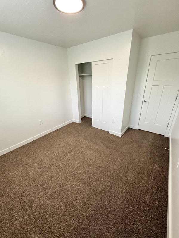Building Photo - 676 E 550 S