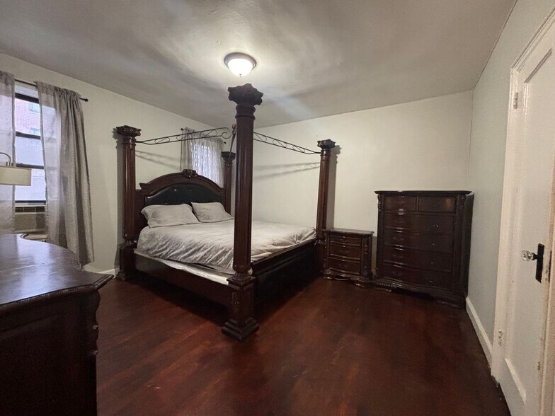 Building Photo - 463 E 178th St