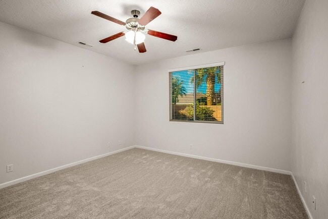 Building Photo - Washington Fields Home with Casita!