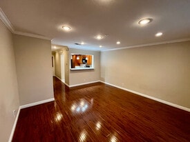 Building Photo - 8 Allenwood Ln