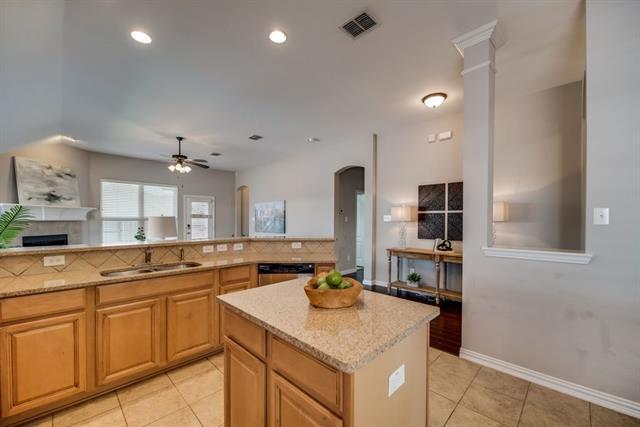Building Photo - 2609 Lake Ridge Dr