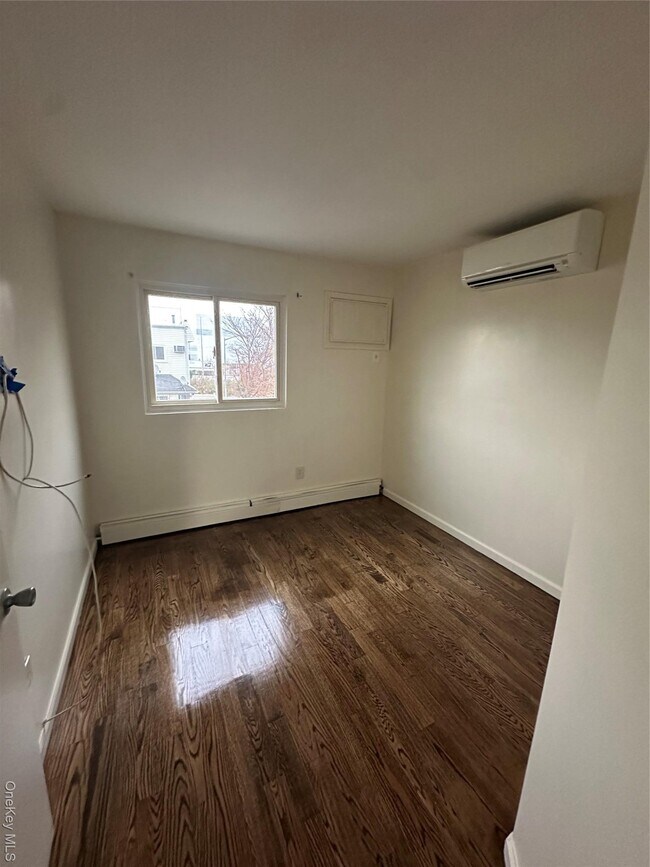 Building Photo - 987 Lincoln Ave