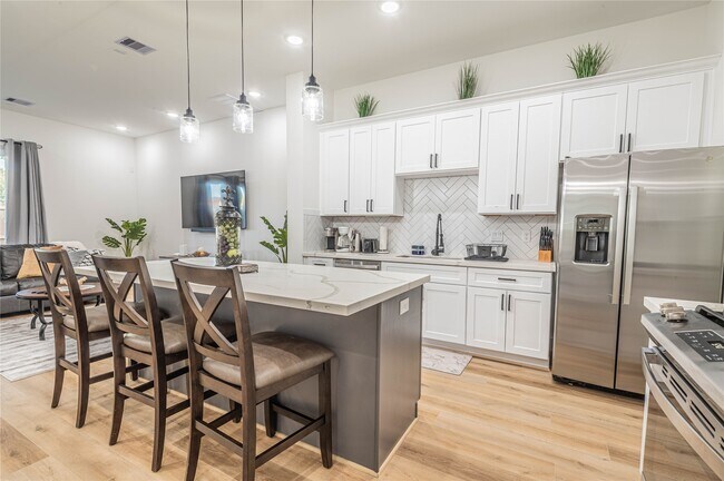 Building Photo - 3507 Ennis St