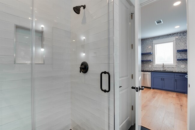 Building Photo - 425 W 21st St