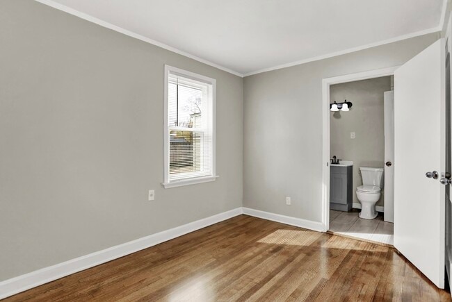 Building Photo - 1080 Larry Ln