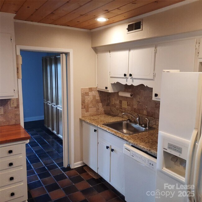 Building Photo - 7505 Mariner Cove Dr
