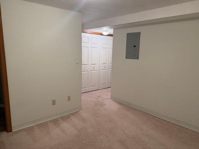 Building Photo - 6913 Tippecanoe Rd