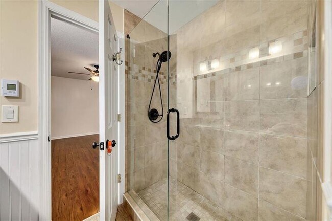 Building Photo - 718 Players Ct