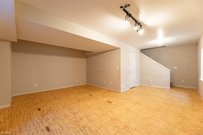 Building Photo - 3 br, 2 bath House - 2227 South Galapago S...