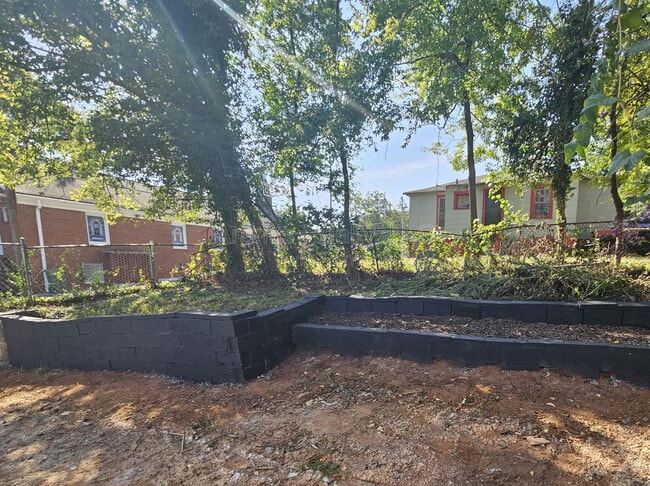 Building Photo - 274 Booker St SW