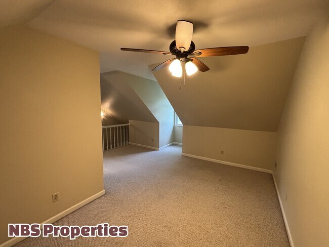 Building Photo - 7404 Foxglove Ln