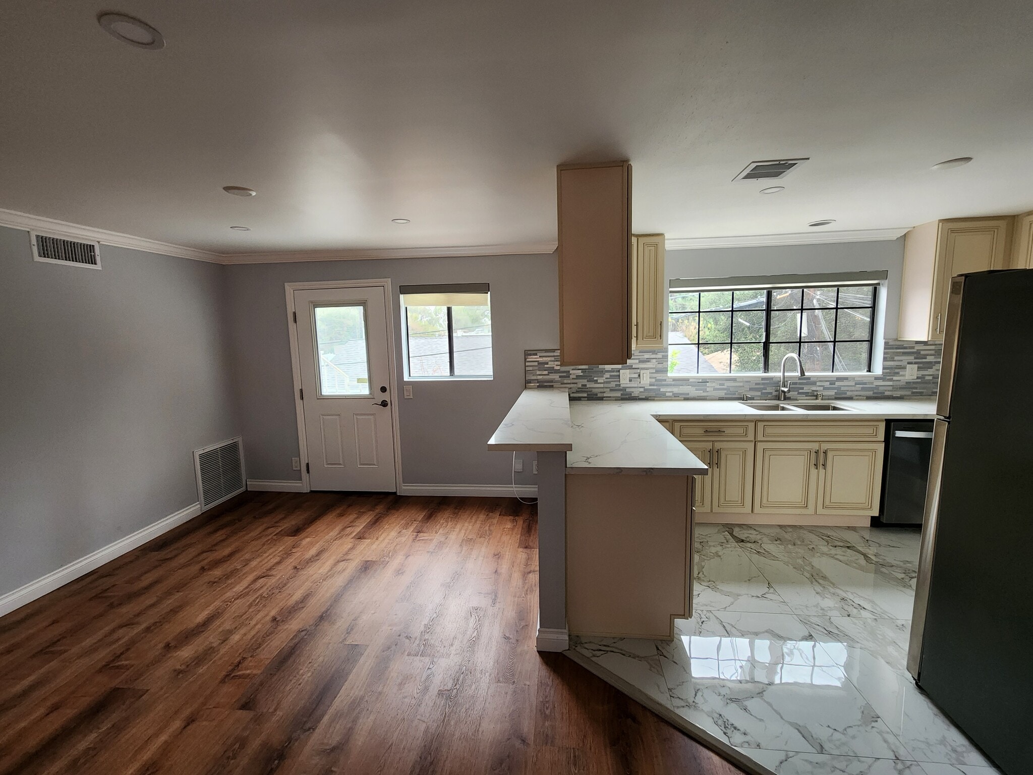 Building Photo - 21217 De la Guerra St