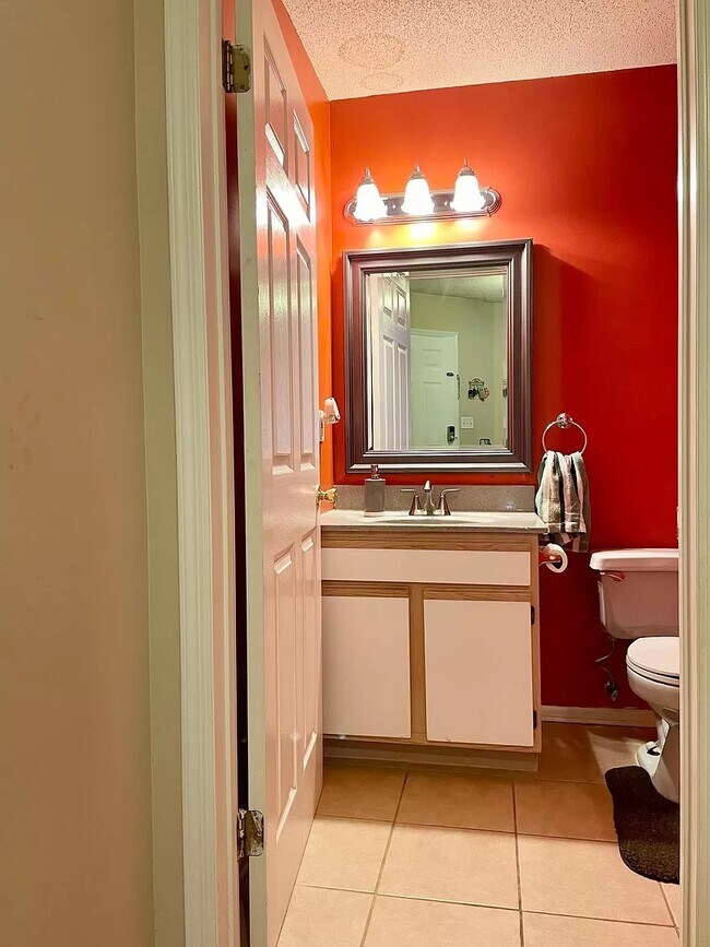 Building Photo - 102 Falcongate Dr