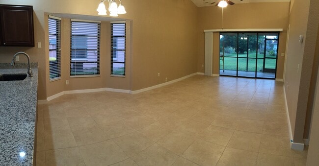 Building Photo - 2623 Magdalina Dr