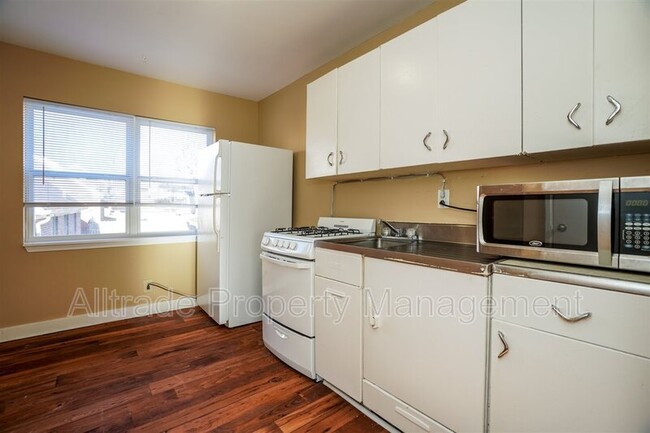 Building Photo - 1437 Nightingale Rd
