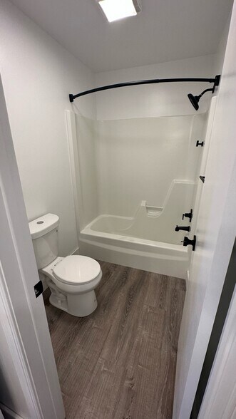 Master bath - 2016 Hale Ct
