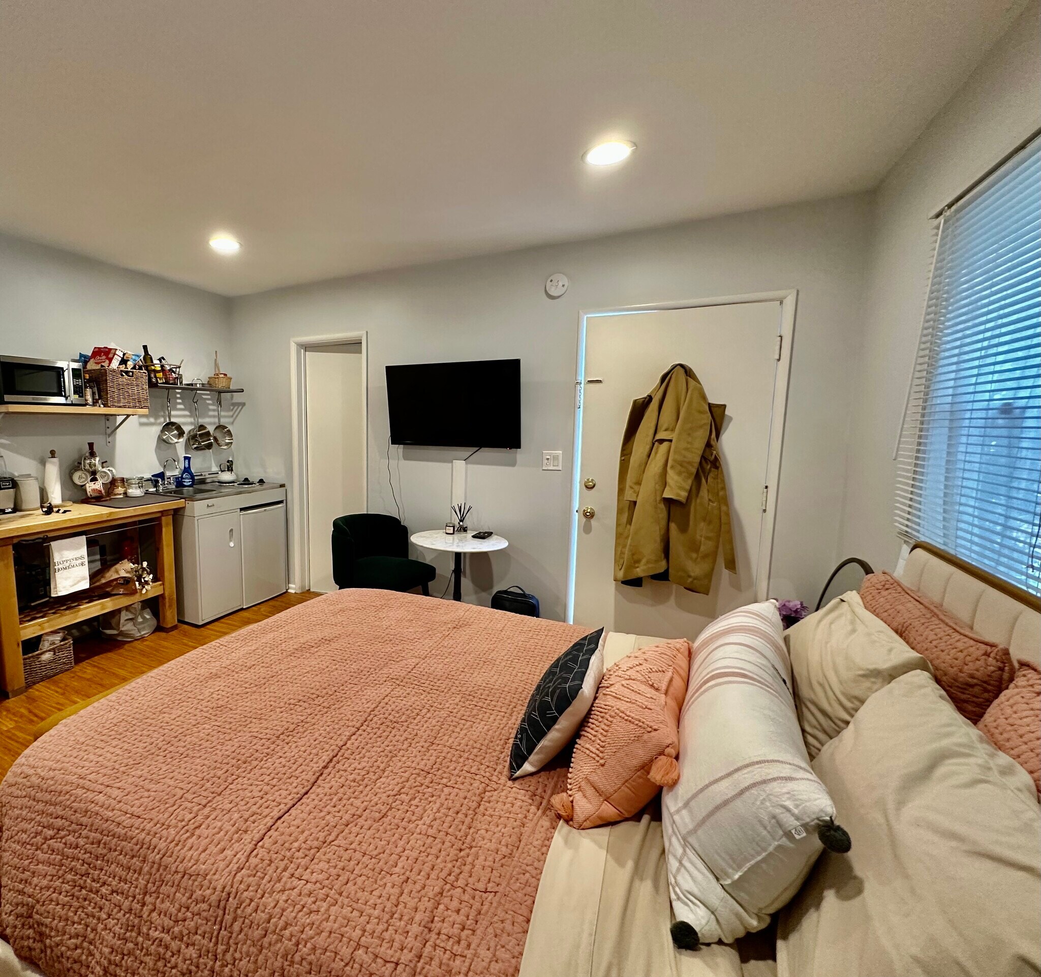 Building Photo - 828 7th St