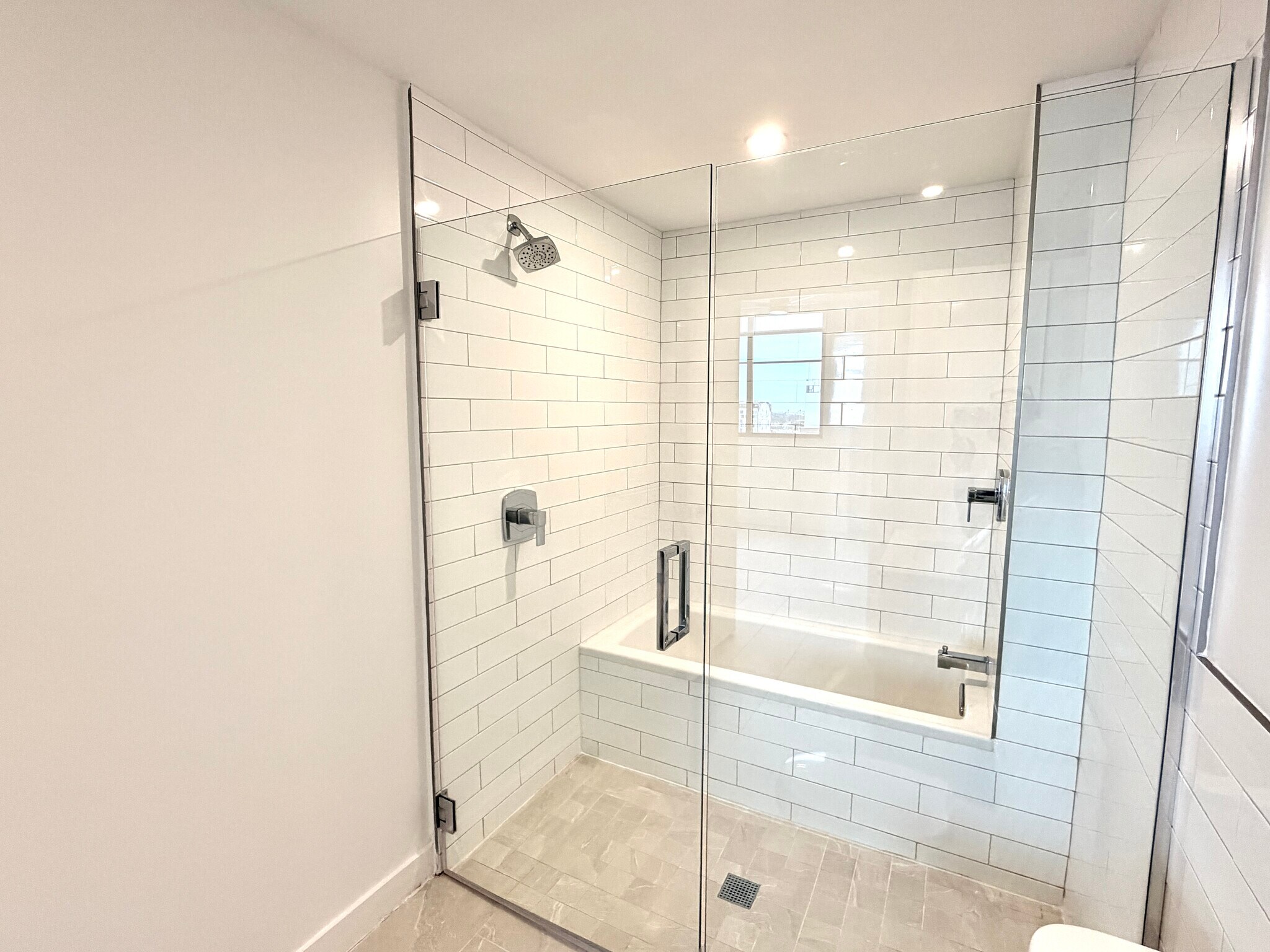 Building Photo - 1910 NW 1st Pl