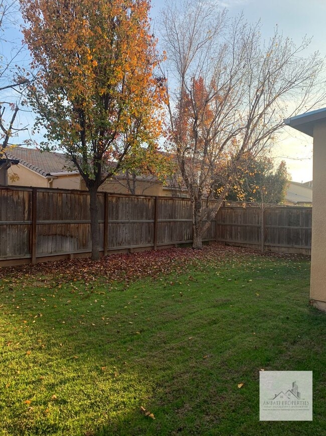 Building Photo - Spacious 4 Bedroom 3 Bath Home in Harlan R...