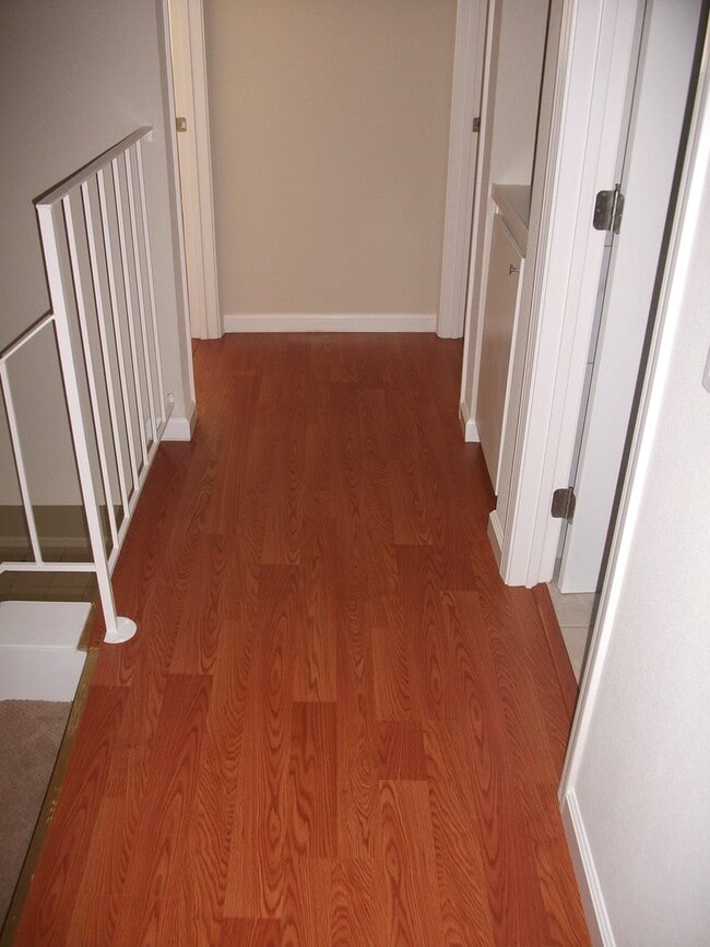 Building Photo - 4 bedroom home/ 2.5 Bath Single Family Hom...