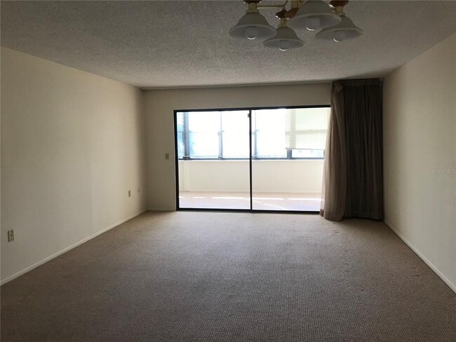 Building Photo - 452 Palm Tree Dr