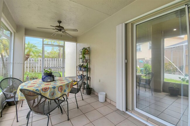 Building Photo - 303 E Riverbend Dr