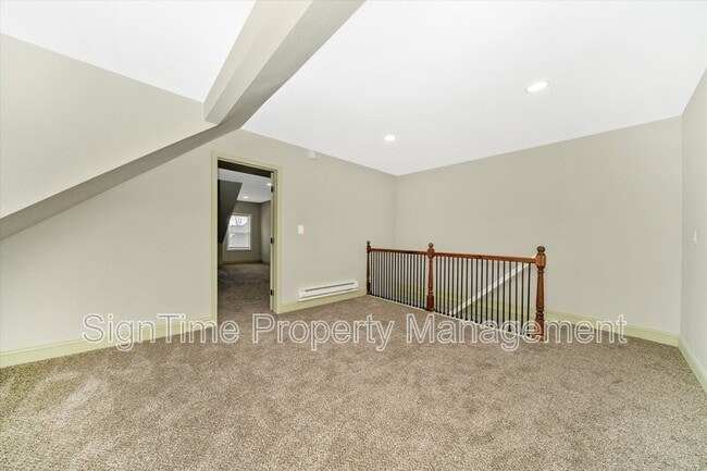 Building Photo - 25 Wayside Ave