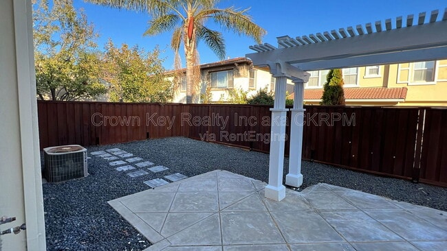 Building Photo - 724 Shelli St