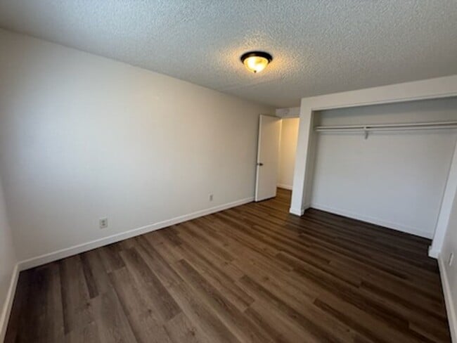 Building Photo - Alley Access 2 Bedroom with Bonus Room