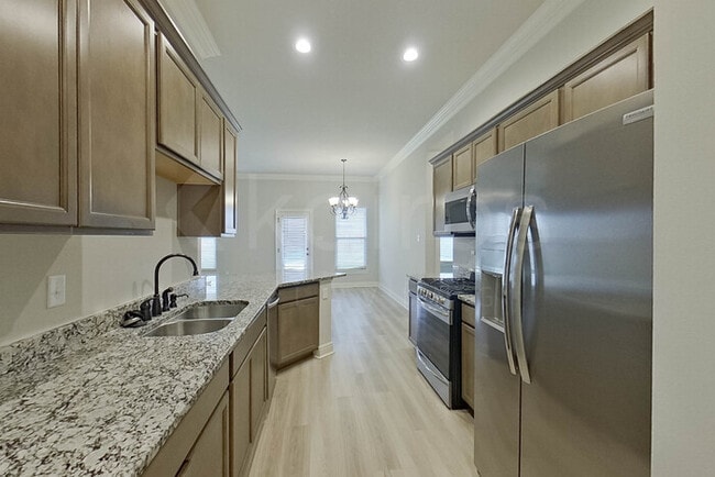 Building Photo - 3207 Rosehill Dr