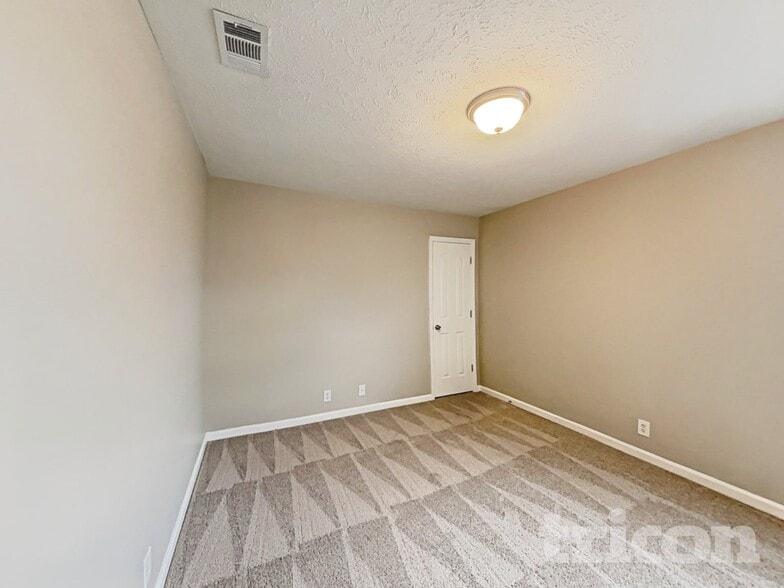 Building Photo - 1421 E Nir Shreibman