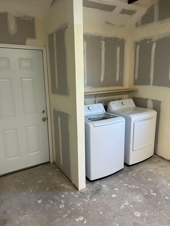 Building Photo - 439 K St