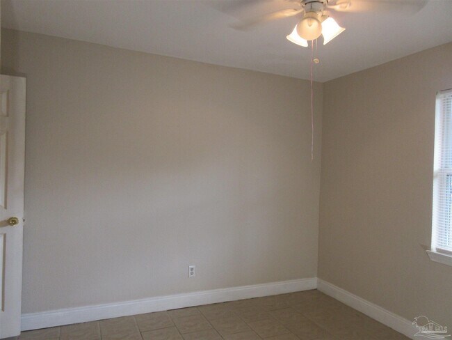 Building Photo - 4389 Pine Villa Cir