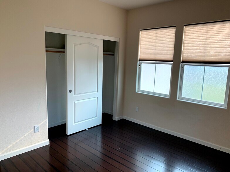2nd Floor Guest Bed 2 - 5853 Flora Cmn
