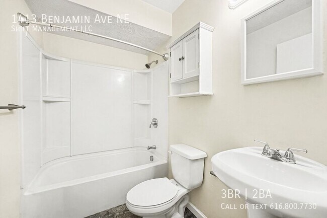 Building Photo - 1413 Benjamin Ave NE