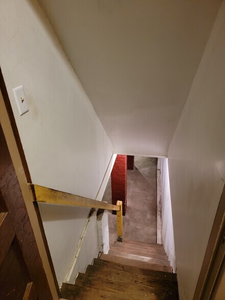 Entrance to basement - 27 Walkley Rd