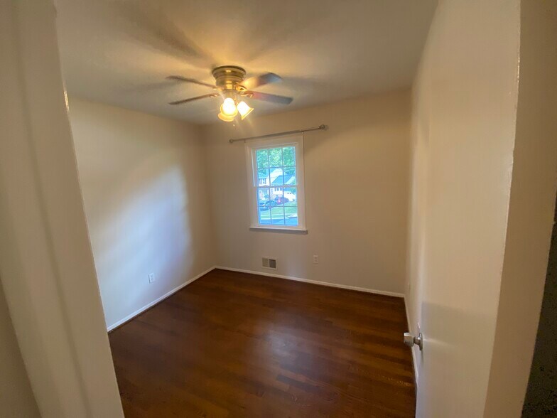 Bedroom 3 (upstairs) - 4616 Twinbrook Rd