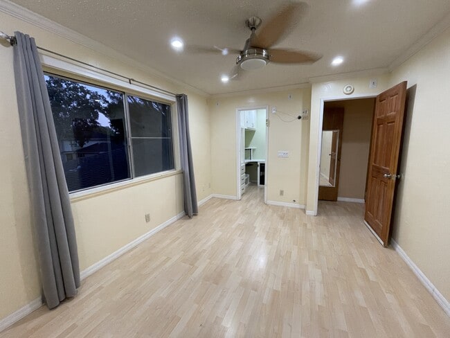 Building Photo - 2607 Spinnaker Ave