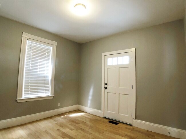 Building Photo - 128 Chestnut St