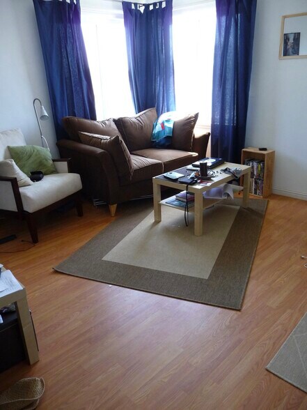 Living room - 2301 Oak St